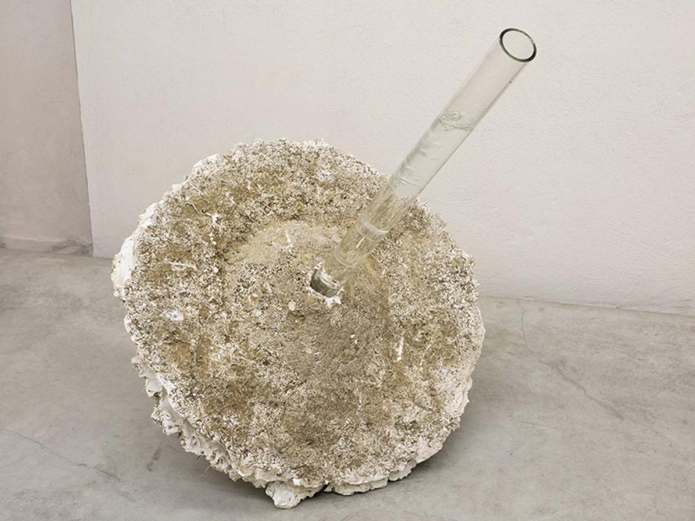 Navigare per terra, 2016
Plaster, iron, glass, water, motor 
100 x 80 x 120 cm.