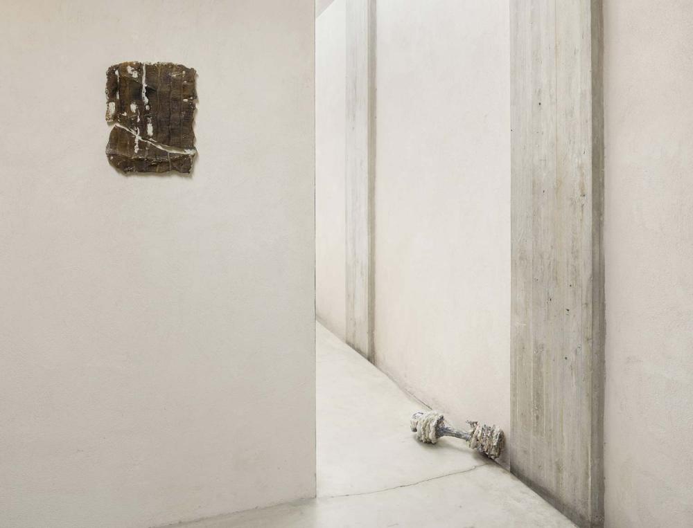 On the floor: 
UNTITLED (PILE)
Sands, silice, pigments, oxids, epoxy 
49 x 18 x 18 cm.

On the wall:
AUTUMNS#3 2015 
Sands, silice, oxids
3 x 34 x 44 cm.